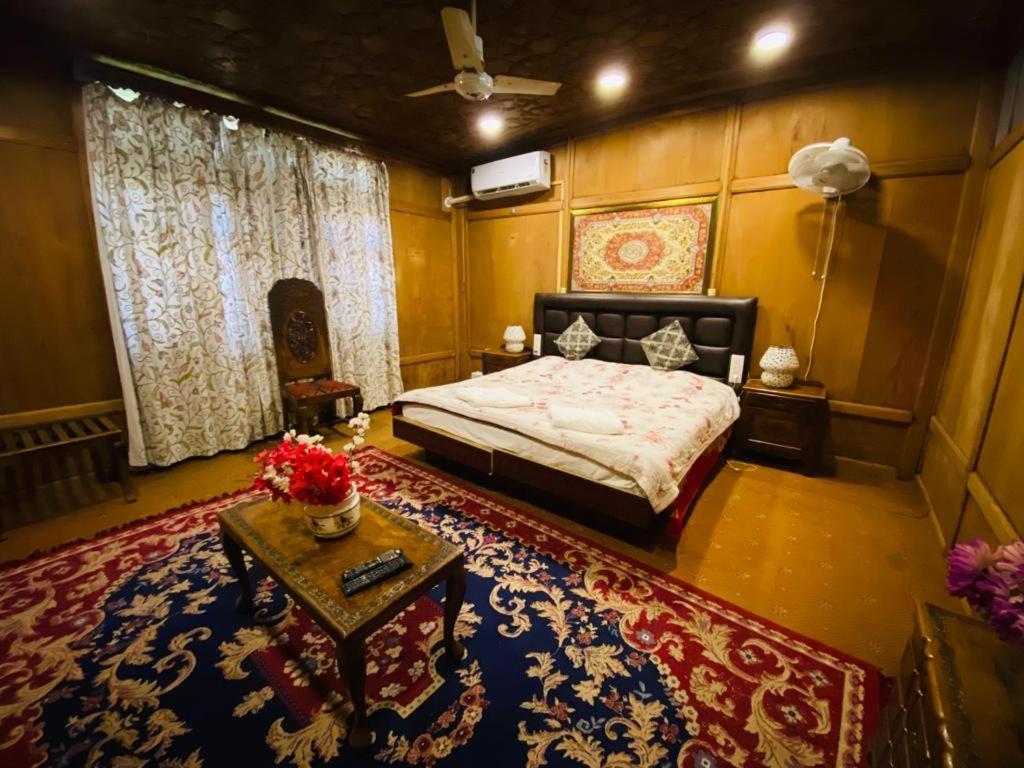 Shabnam Group Of Houseboats Hotel Srinagar  Ngoại thất bức ảnh