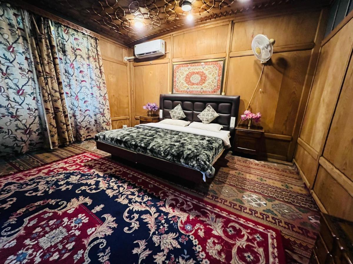 Shabnam Group Of Houseboats Hotel Srinagar  Ngoại thất bức ảnh