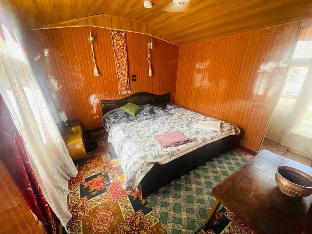 Shabnam Group Of Houseboats Hotel Srinagar  Ngoại thất bức ảnh